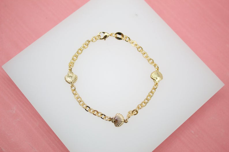 18K Gold Filled Clam Shell Bracelet With Textured Rolo Chain