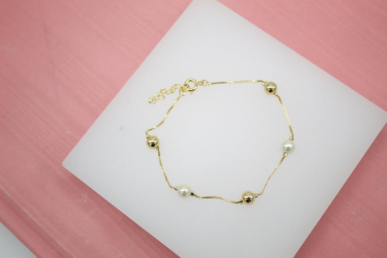 Pear & Gold Bead Box Chain Bracelet