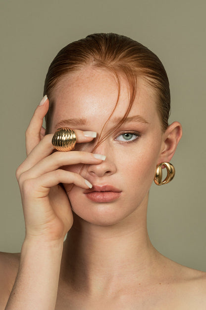 High End Exclusive Croissant Wavy Dome Ring